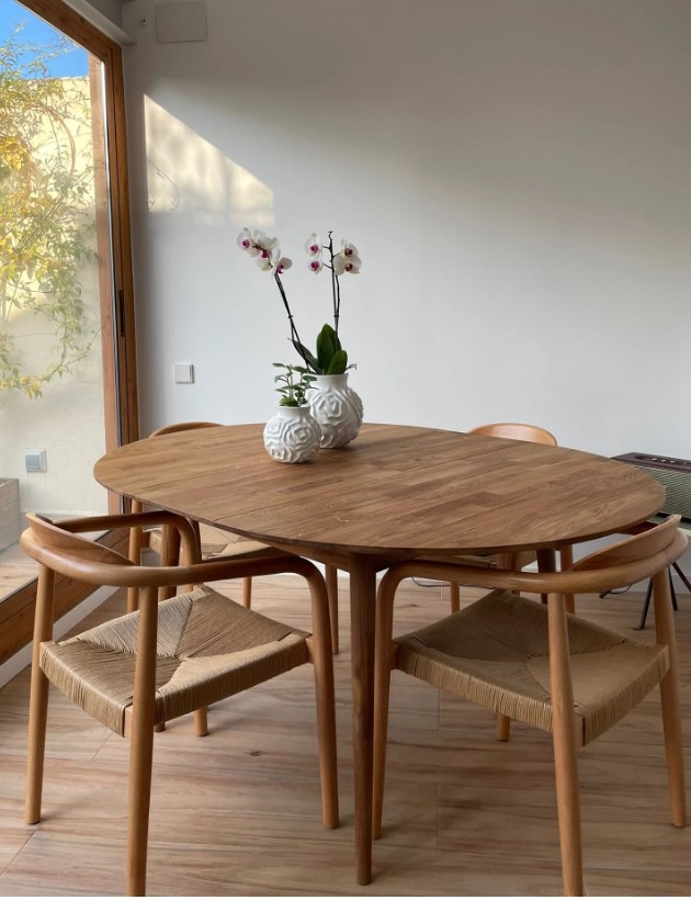 NordicStory Mesa extensible de comedor de madera maciza de roble &quot;Escandi 4&quot; 120-155 x 120 x 75 cm.